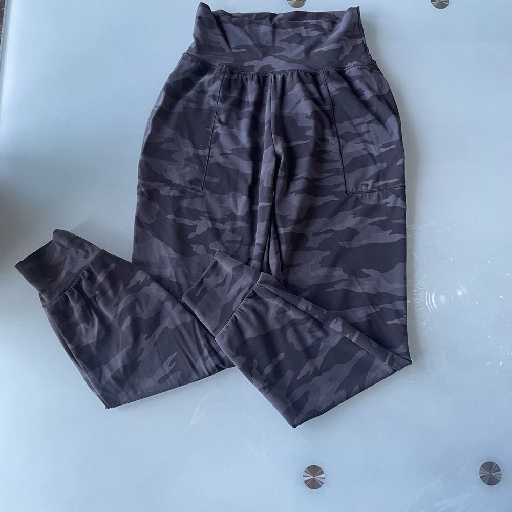 Womens Athleta Salutation Jogger
